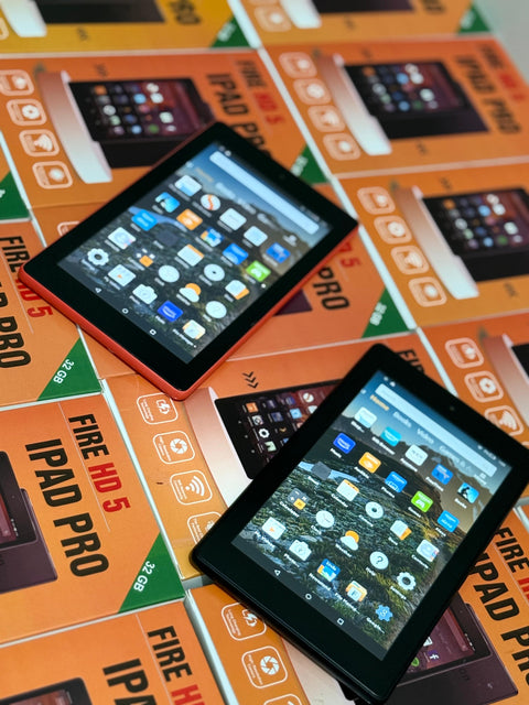 STDUENTS LEARNING TABLET.