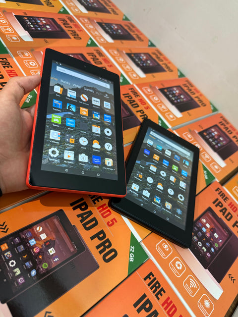 STDUENTS LEARNING TABLET.